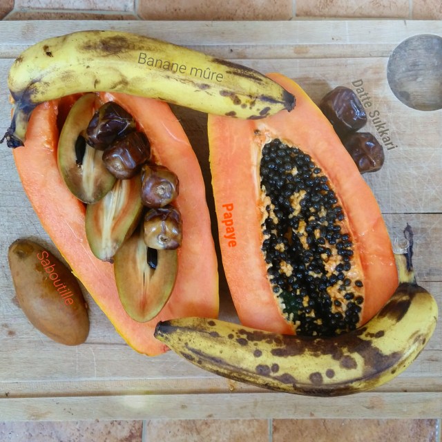 papaye, dattes sukkari, sapotille et banane